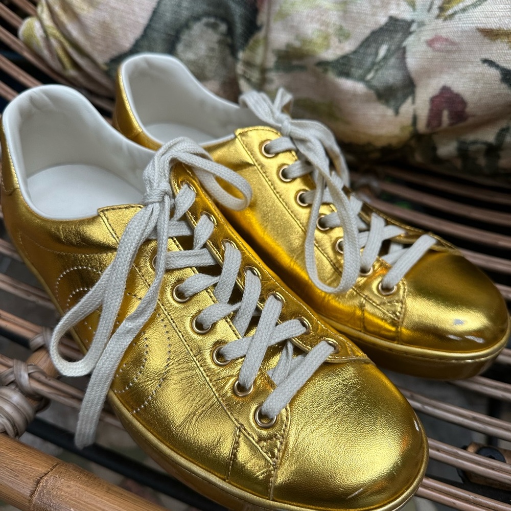 Gold gucci tennis shoes